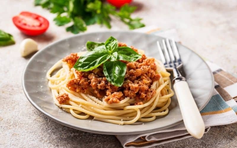 สปาเก็ตตี้ซอสเนื้อ โบโลเนส สูตรทำง่าย อร่อยที่สุด (Bolognese Sauce Spaghetti)